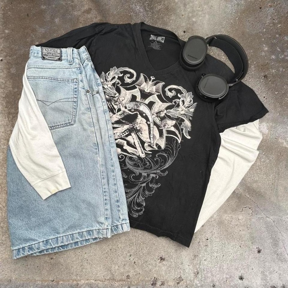 Black White Y2K Skater Tee Grunge XXL Fits XL Gothic Streetwear School